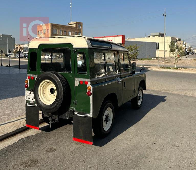 Land Rover Defender